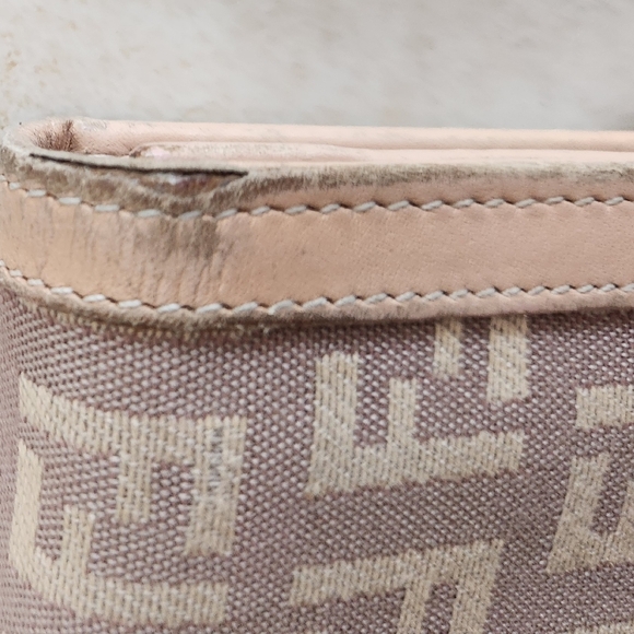 Fendi Long wallet. Gorgeous tan and cappuccino colors. - Picture 5 of 16